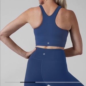 Athleta Conscious Crop
